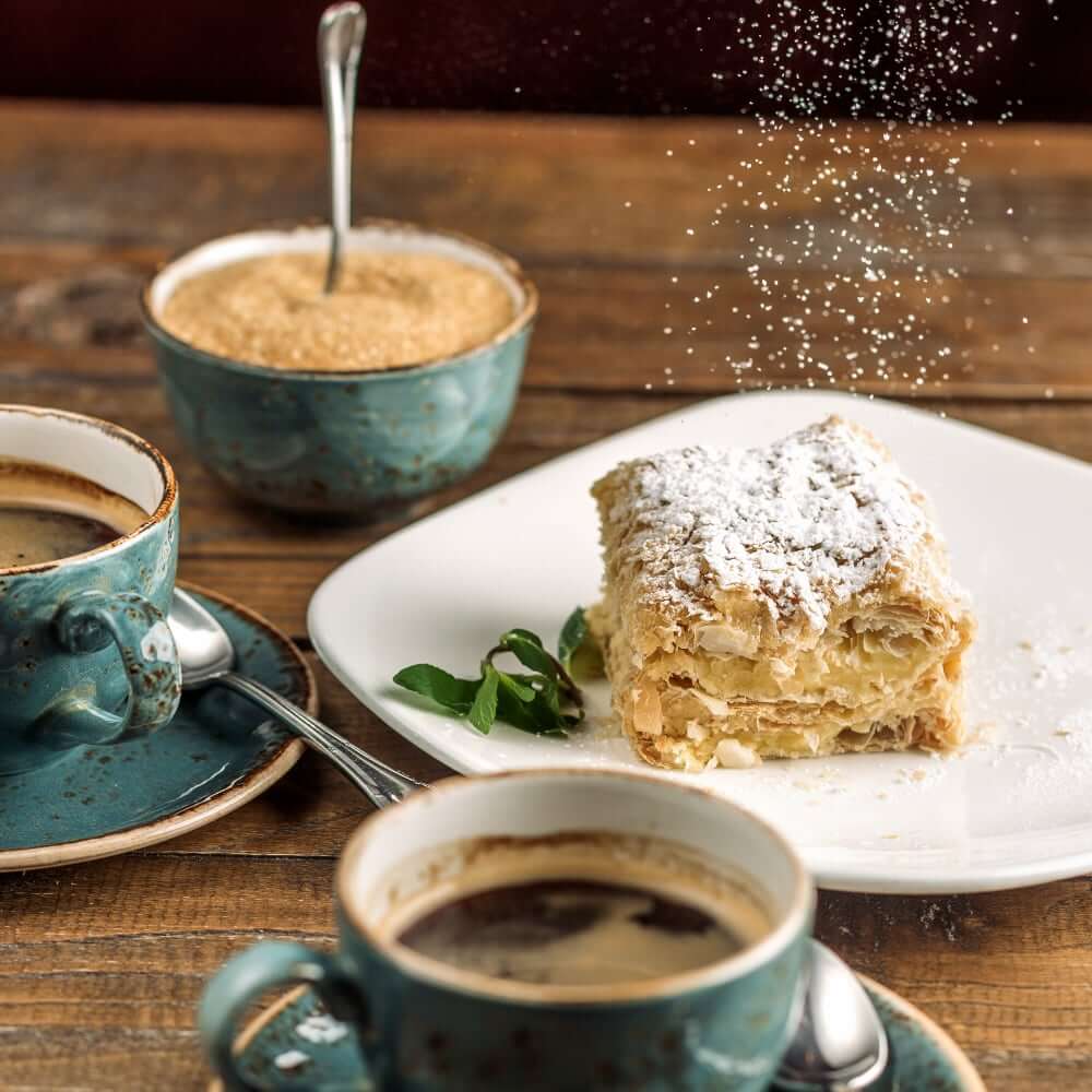 Frühstück, Kaffee und Kuchen in der Löwe + Raute Kantine München